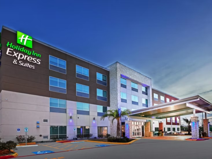 Holiday Inn Express & Suites Brenham exterior