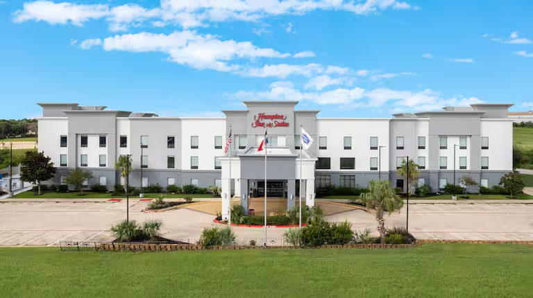 Hampton Inn & Suites Brenham exterior